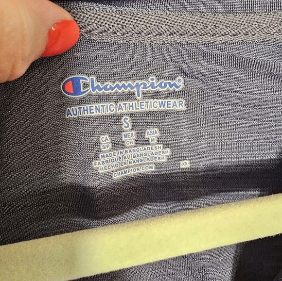 Champion Iowa Hawkeyes Long Sleeve Pullover Men's Size Small NWT - Picture 9 of 10